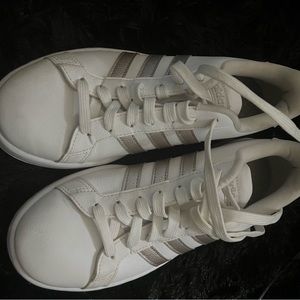 Adidas Sneakers